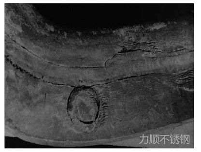 使用在硫酸酸洗液中的AISI316鉤具，其焊縫周圍發(fā)生的晶間腐蝕